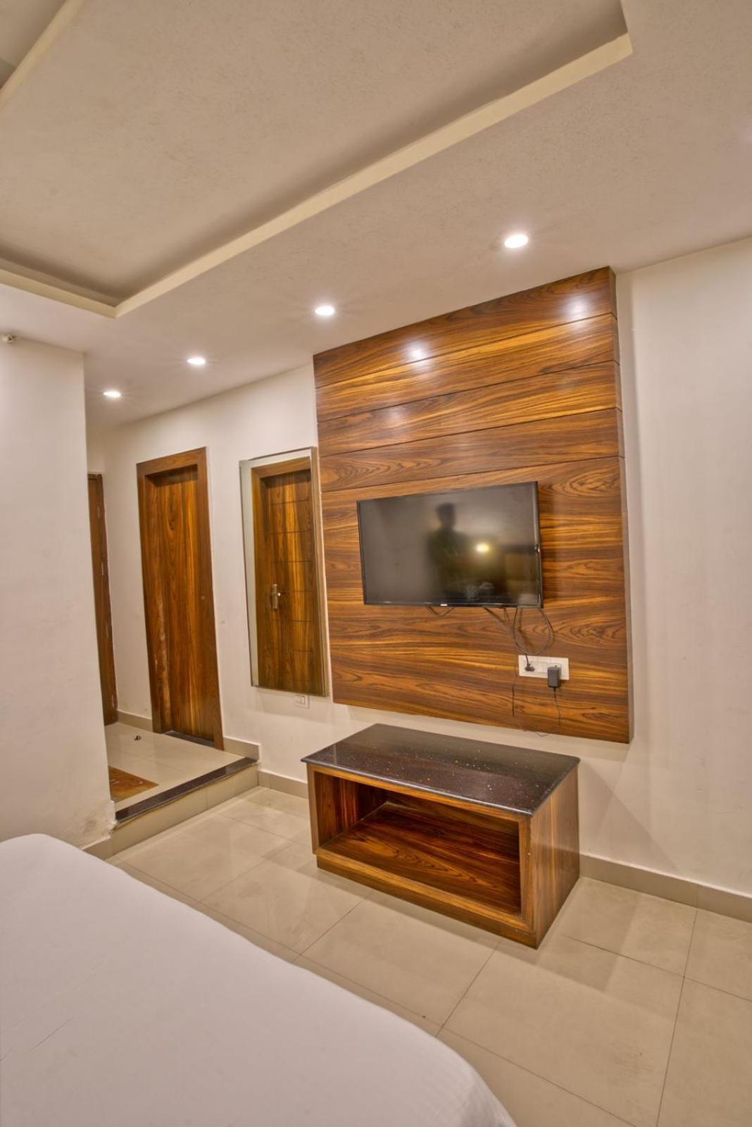Height View Residency Ξενοδοχείο Ντεχραντούν Εξωτερικό φωτογραφία